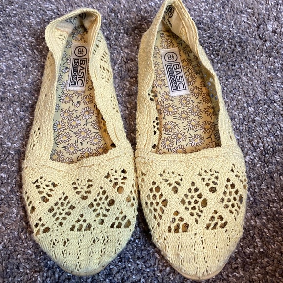 Basic Editions Yellow Knit Slip-On Shoes sz 8.5 - Picture 1 of 8